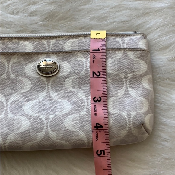 Coach | white patent leather monogram wristlet - Picture 15 of 16
